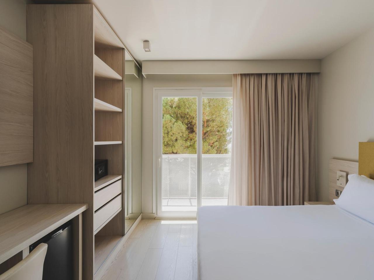 Hotel Mediterraneo Росас Экстерьер фото